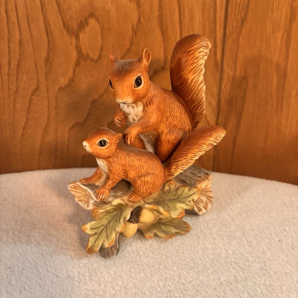 Homco Vintage Squirrels On Oak Leafs Porcelain Figurine Home Interiors Tiny Chip